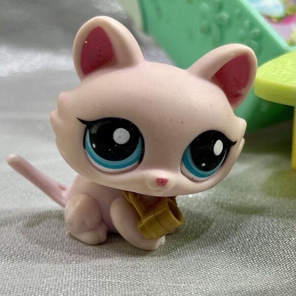 LITTLEST PET SHOP Vintage 2006 Teeniest Tiniest Playset two bunnies & larger cat - Picture 3 of 14